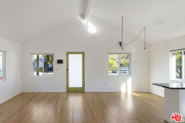 Building Photo - 5712 Buchanan St