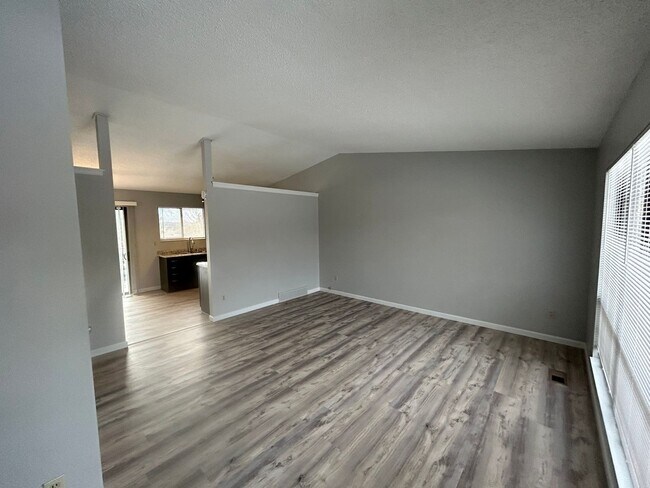 Building Photo - Updated 4 Bedroom, 2 Bath home in Northeas...