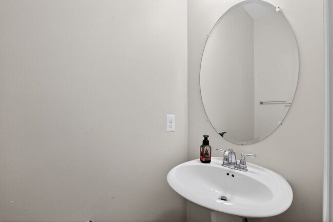 Foto del edificio - 9822 Ushers Pl