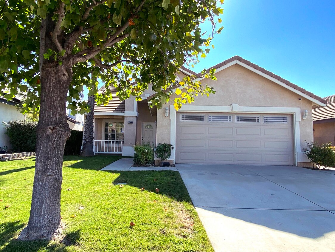 Primary Photo - 5549 Grand Prix Ct