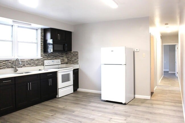 Building Photo - 104 Minnetonka Ave