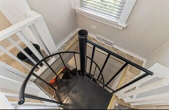 Building Photo - 139 Breckenbridge St