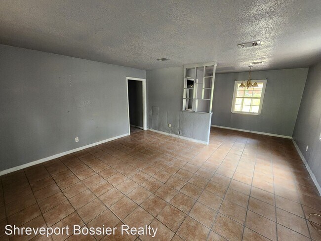 Foto del edificio - 4 br, 1.5 bath House - 3511 Sumner St