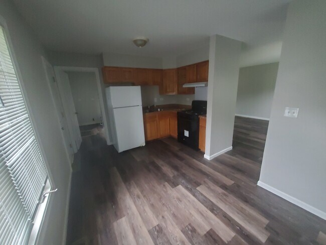 Building Photo - 117 Circle Dr
