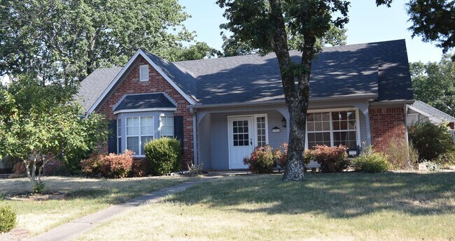 Foto del edificio - 3900 Bristol Ln