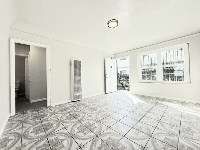 Building Photo - 338 W 61st St