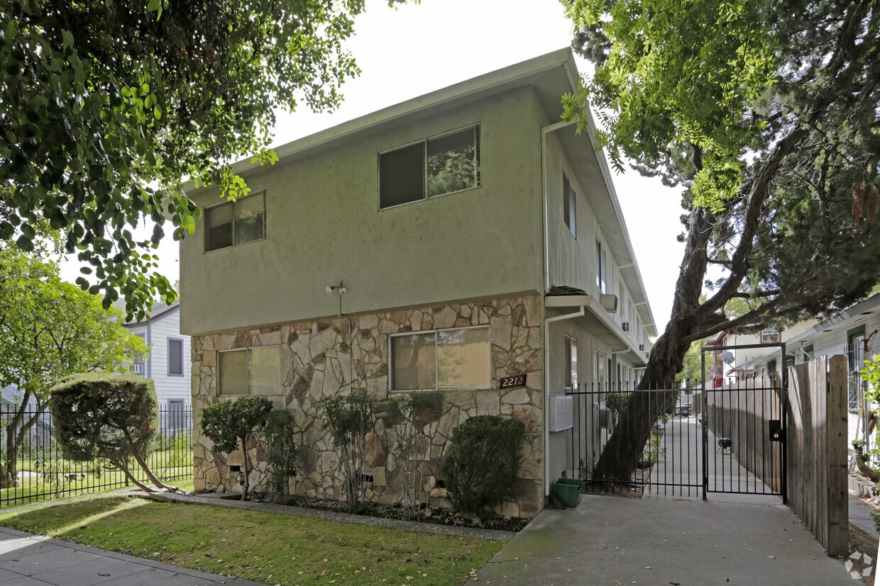 Primary Photo - 2212 S St