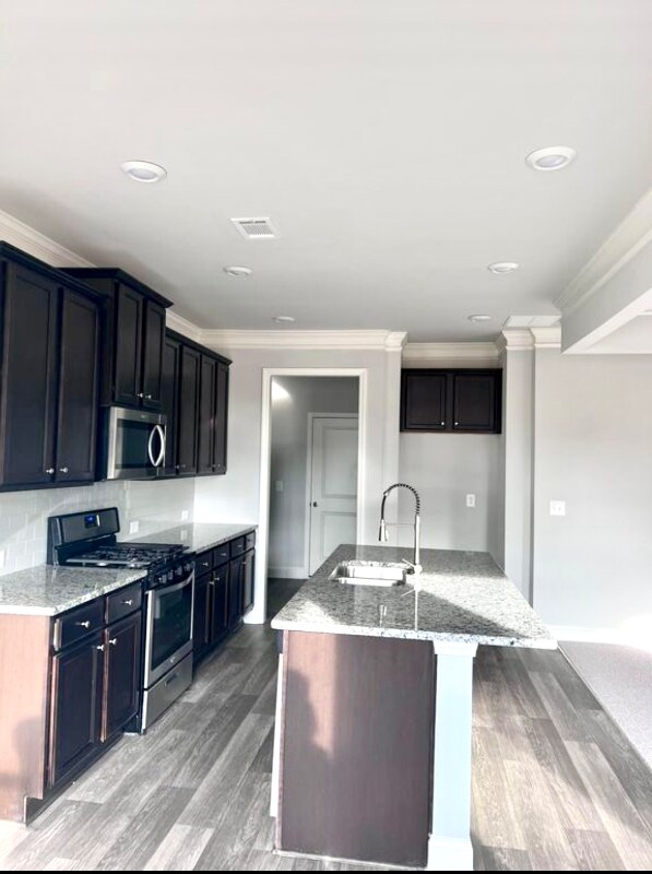 Foto del edificio - 4425 Silver Oak Dr