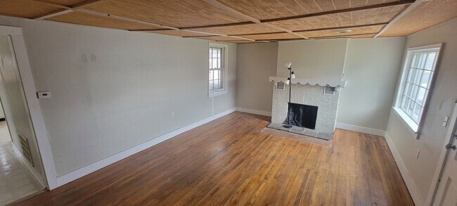Building Photo - 3Br all on 1 floor!