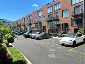 Building Photo - 843 W Grace St