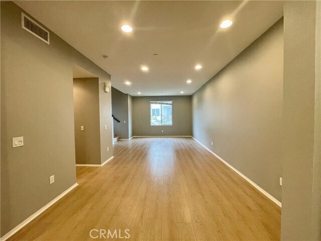 Foto del edificio - 13220 Central Ave