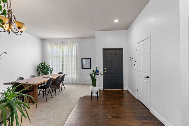 Foto del edificio - 2225 Timber Creek Dr