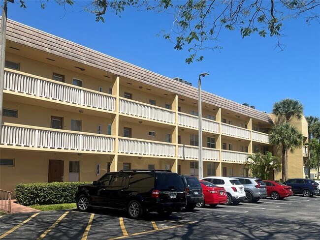 Foto del edificio - 6090 NW 64th Ave