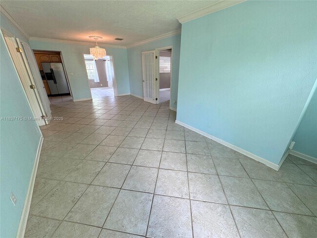 Building Photo - 813 Date Palm Dr