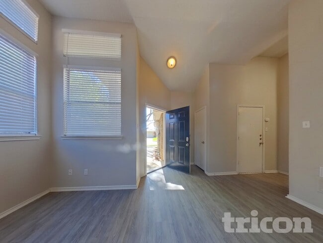 Building Photo - 5328 Waterford Dr