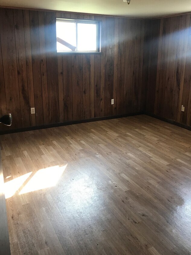 Foto del edificio - Two Bedroom St. Albans Apartment