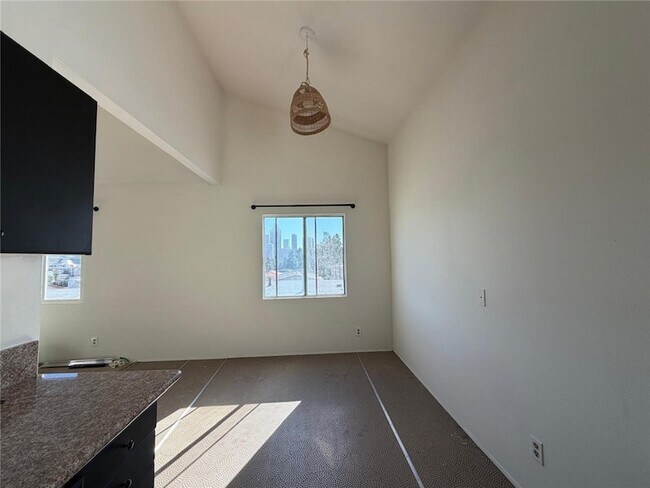 Foto del edificio - 911 N Beaudry Ave