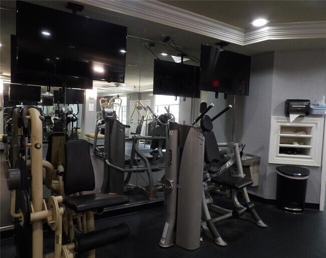 Foto del edificio - 5550 E Michigan St