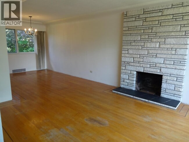 Building Photo - 2510 W King Edward Ave