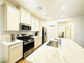 Building Photo - 600 Carriage Hill Dr