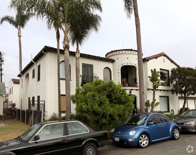 Building Photo - 233 Newport Ave