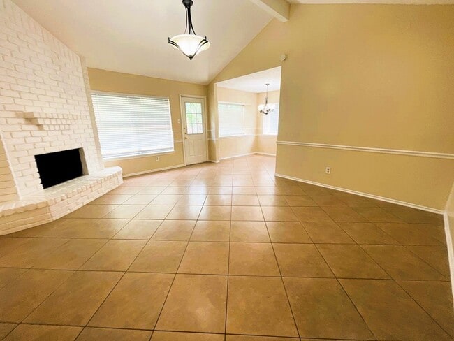 Building Photo - 5615 Lynngate Dr