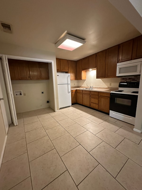 Building Photo - 212 W Val Verde Cir