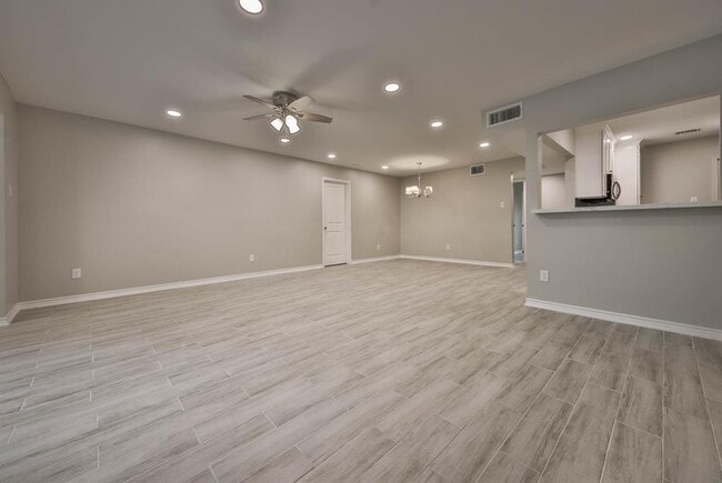 Building Photo - 12633 Memorial Dr