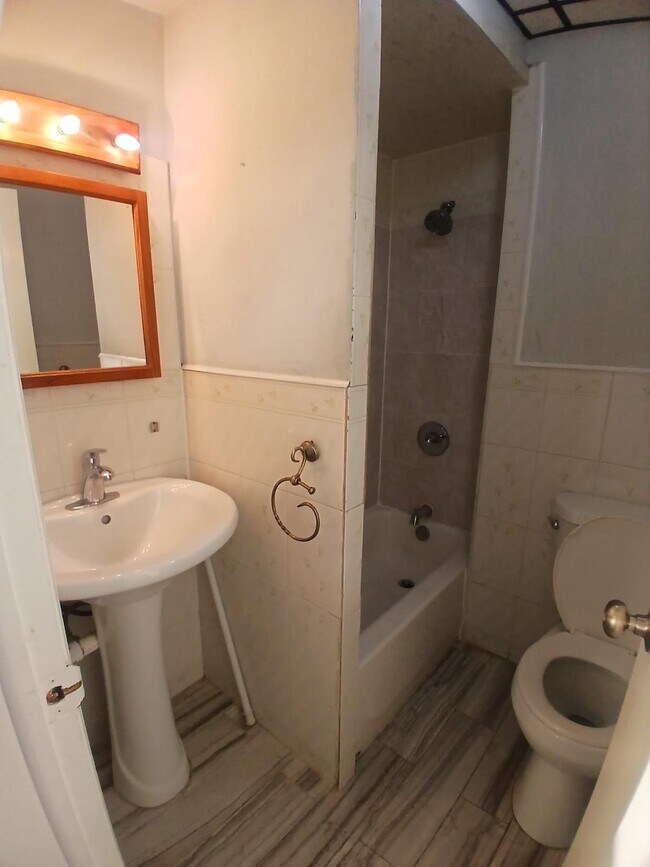 Building Photo - 486 21st Ave