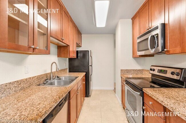 Foto del edificio - Upper Unit in Cantabria Community w/Washer...