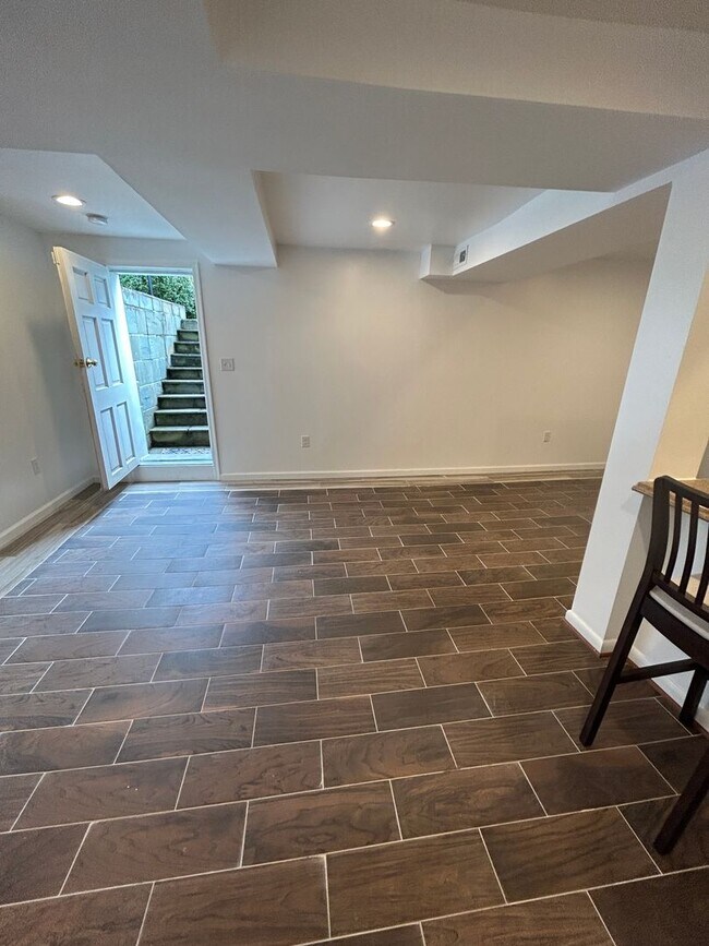 Foto del edificio - Super Cute BSMT Studio Apartment = All Uti...