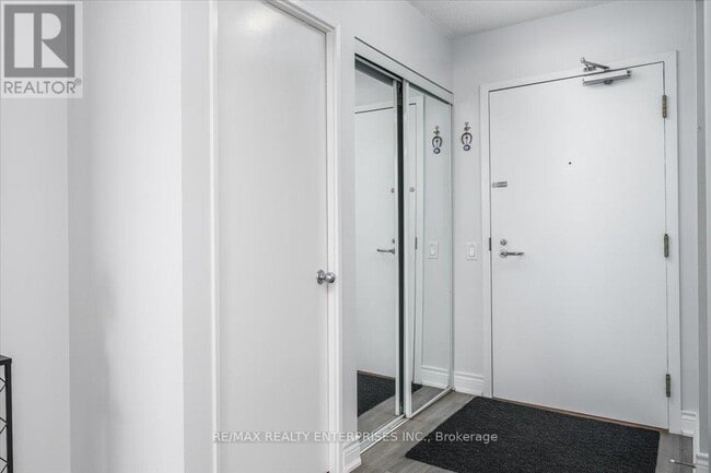 Building Photo - 21 Overlea Blvd