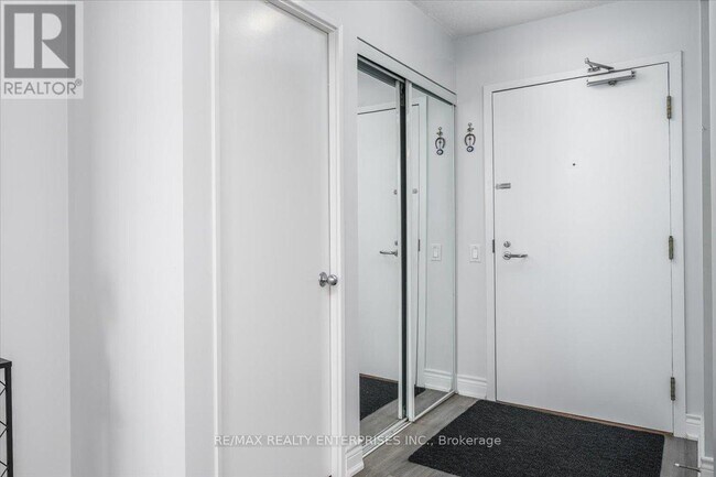 Photo du bâtiment - 21 Overlea Blvd