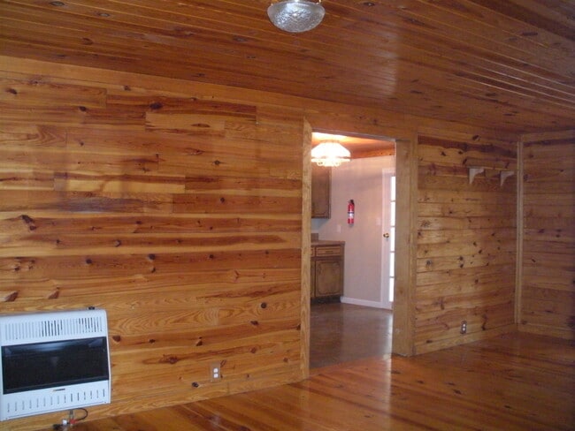 Foto del edificio - 196 Hazelwood Rd NW