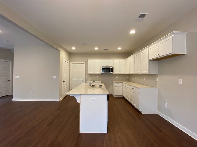 Foto del edificio - 4 Bedroom Home for Rent in Pinson, AL! Available NOW!