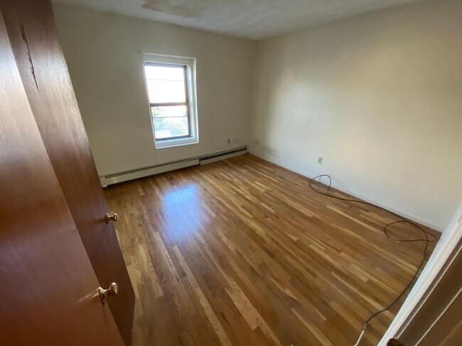 Building Photo - 81 Perkins St