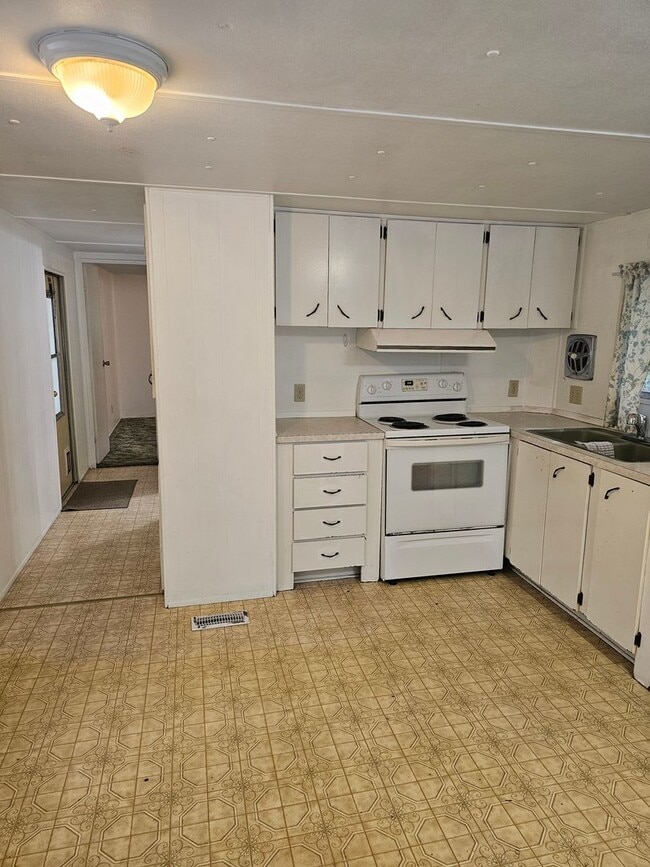 Building Photo - Cute 1BED/1BATH Available now!
