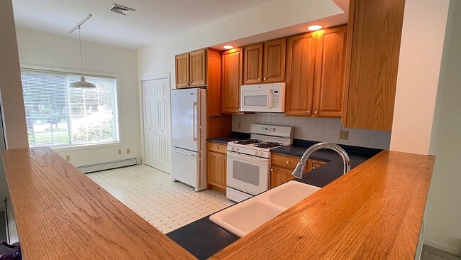 Foto del edificio - 4BD/2BA Forest Run Townhouse in Williston