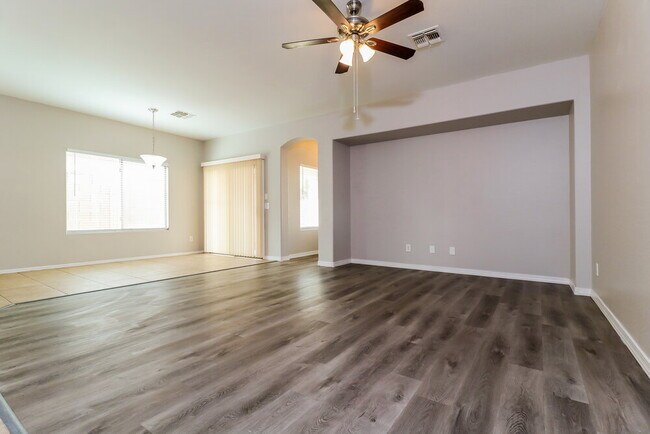 Foto del edificio - 25826 W Pleasant Ln