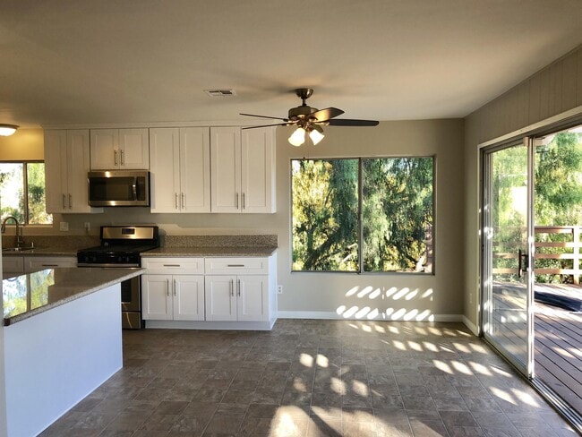 Building Photo - 3869 Grandview Pl
