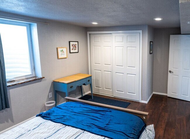 Building Photo - 1556 S Field Ct