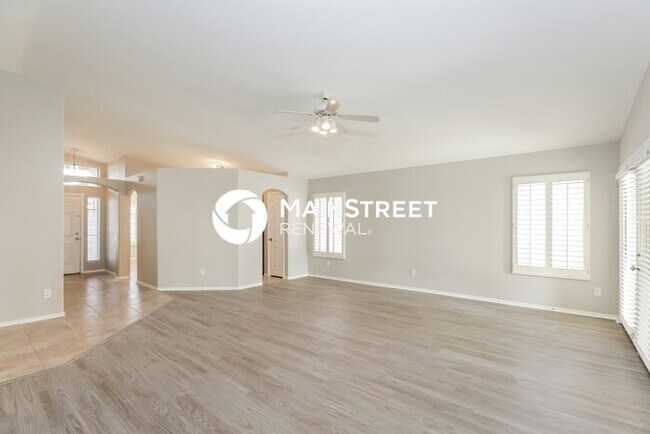 Foto del edificio - 3 Bedroom Pet-Friendly Home in Phoenix, AZ with Main Street Renewal