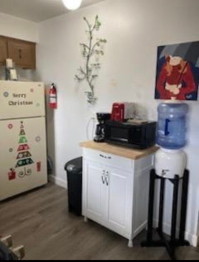 Building Photo - 1427 Electric Ave