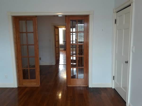 Building Photo - 652 48th St