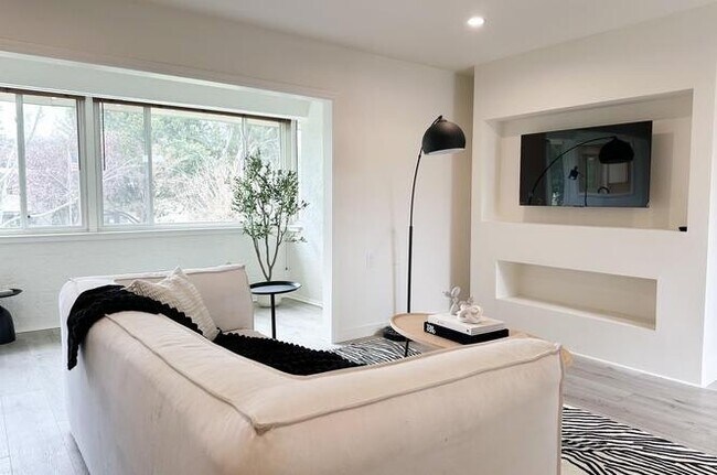 Foto del edificio - 14225 Lora Dr