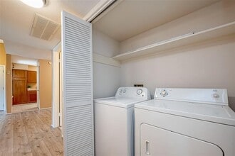 Building Photo - 10555 Turtlewood Ct