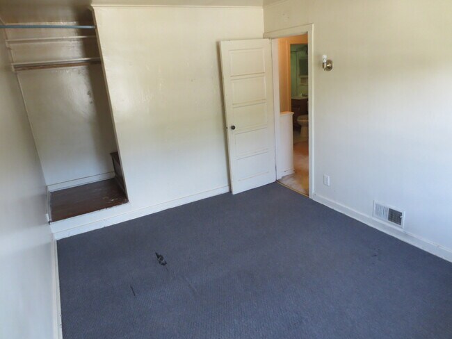 Foto del edificio - 339 Hemlock Dr