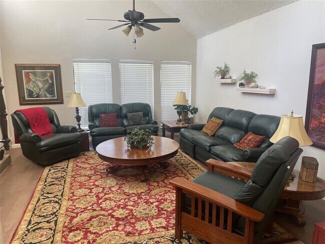 Building Photo - 15 Casa Verde St