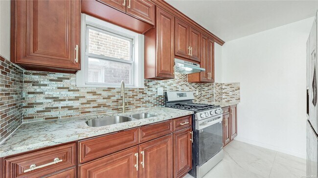 Building Photo - 104-43 37th Dr