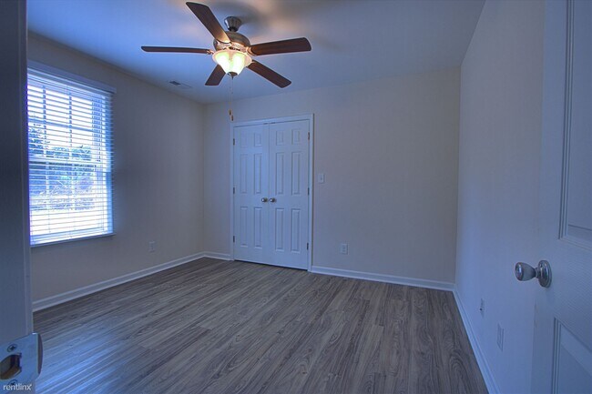 Foto del edificio - 2428 Old Forest Rd
